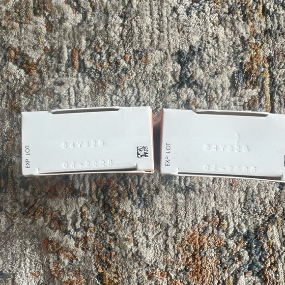 Anthelios Tinted Mineral Sunscreen SPF 50-2 - Picture 2 of 3